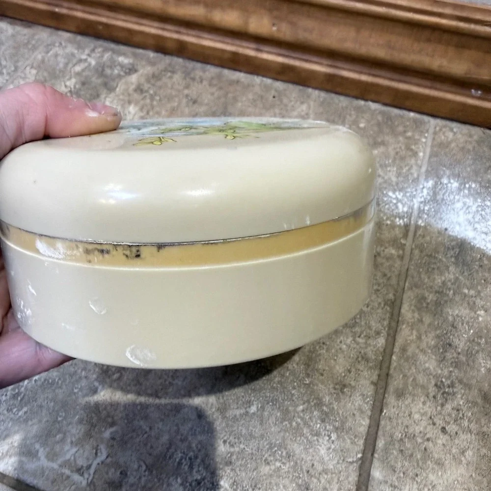 Vintage Avon Beauty Dust Powder‎ Box Blue Floral Vanity Container 1970s